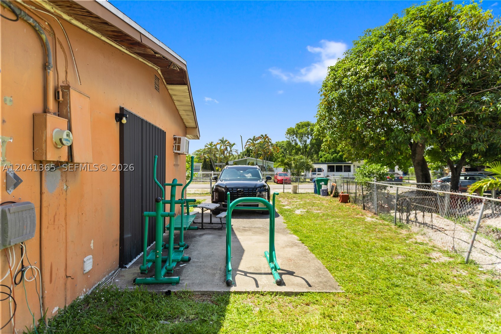 555 Harem Ave, Opa Locka FL 33054