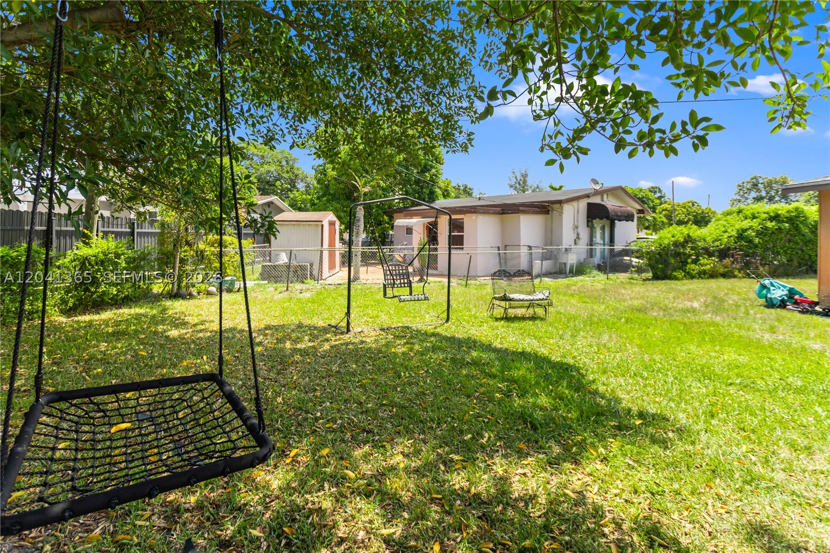 555 Harem Ave, Opa Locka FL 33054