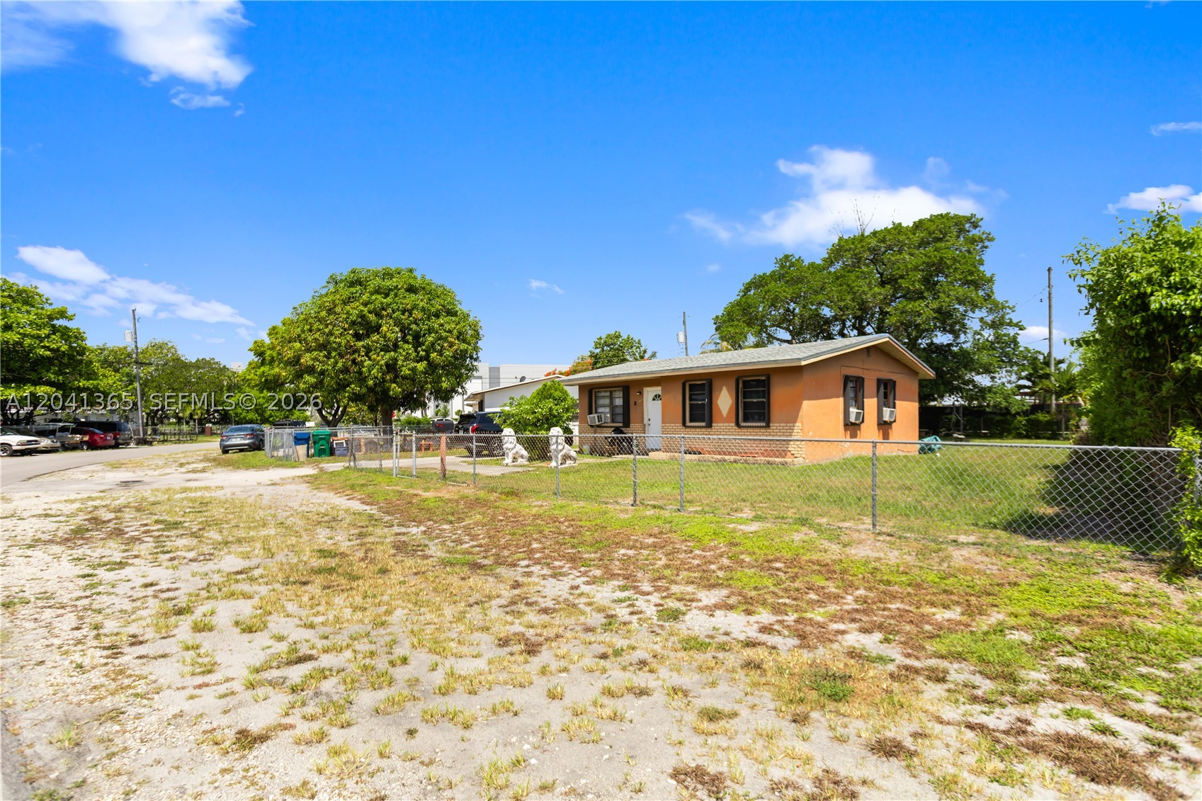 555 Harem Ave, Opa Locka FL 33054