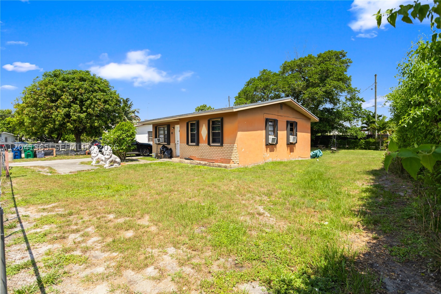 555 Harem Ave, Opa Locka FL 33054