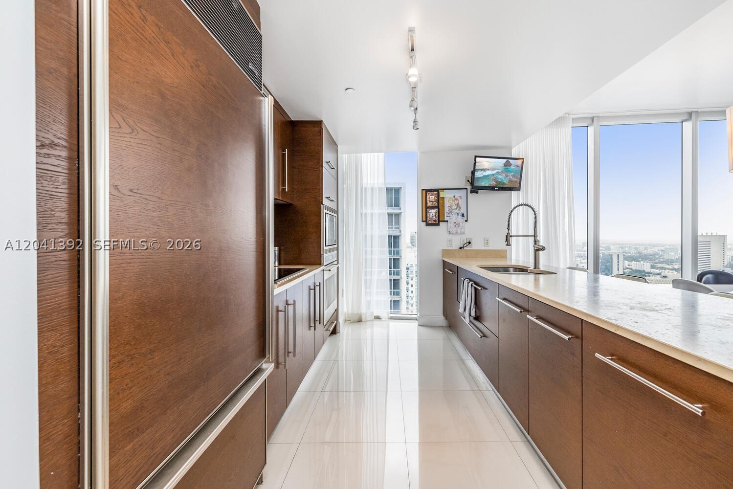 475 BRICKELL AVE #4715, Miami FL 33131