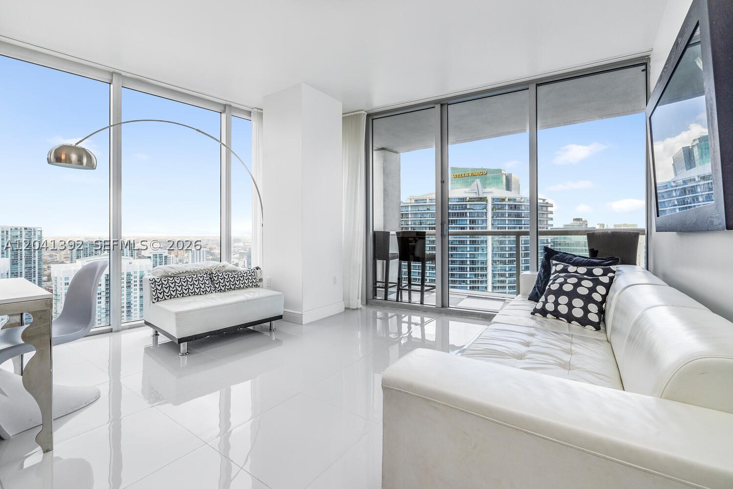 475 BRICKELL AVE #4715, Miami FL 33131