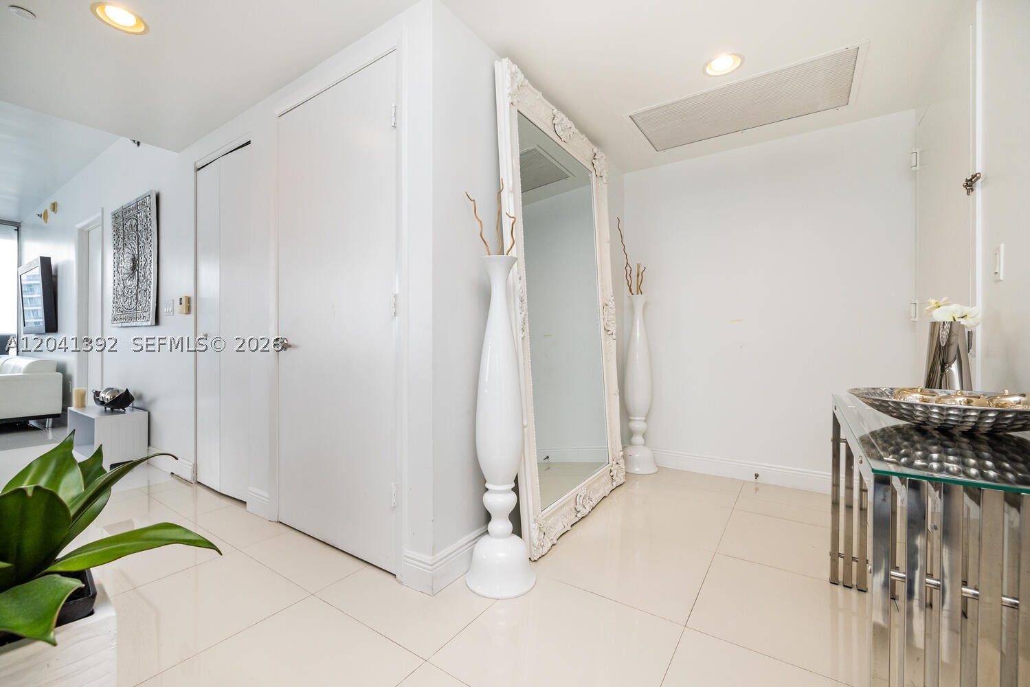 475 BRICKELL AVE #4715, Miami FL 33131