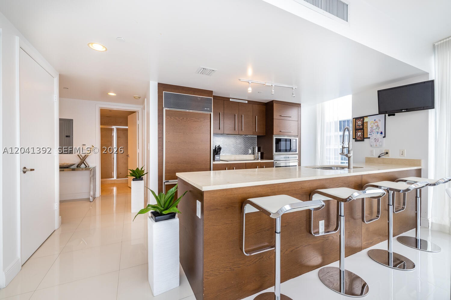 475 BRICKELL AVE #4715, Miami FL 33131