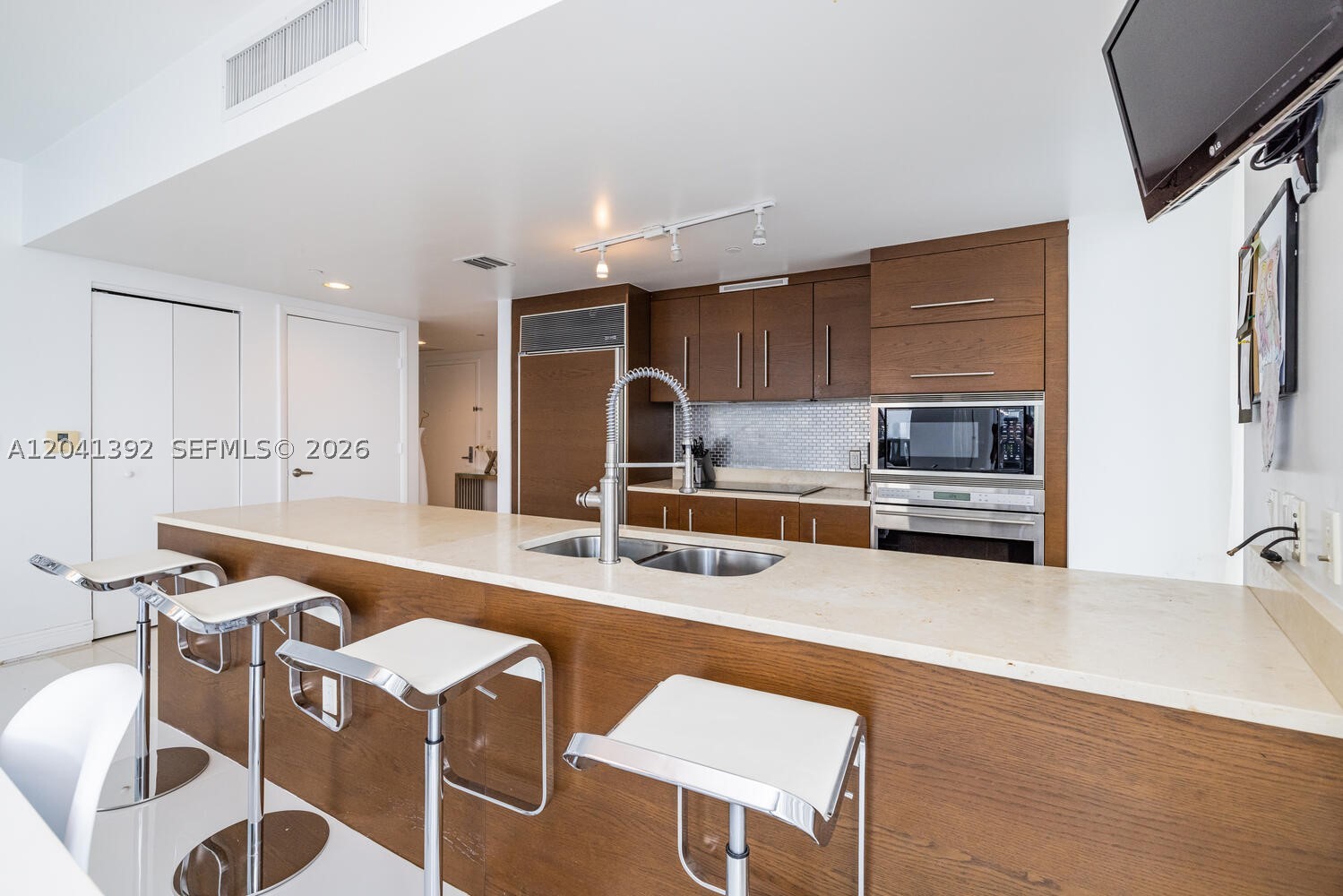 475 BRICKELL AVE #4715, Miami FL 33131