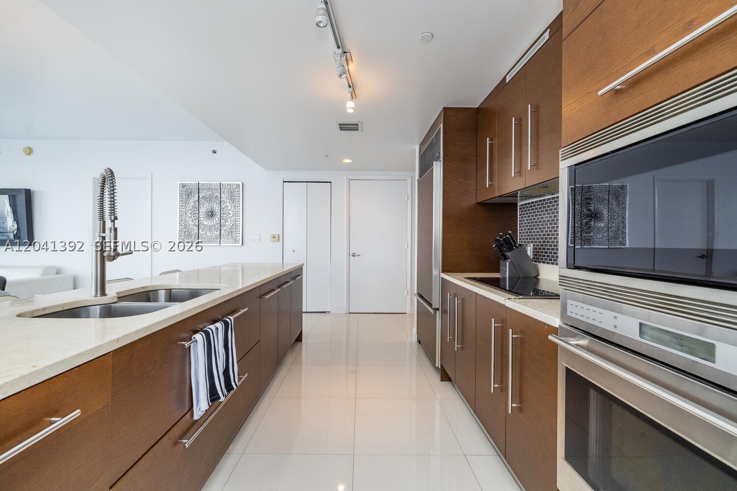 475 BRICKELL AVE #4715, Miami FL 33131