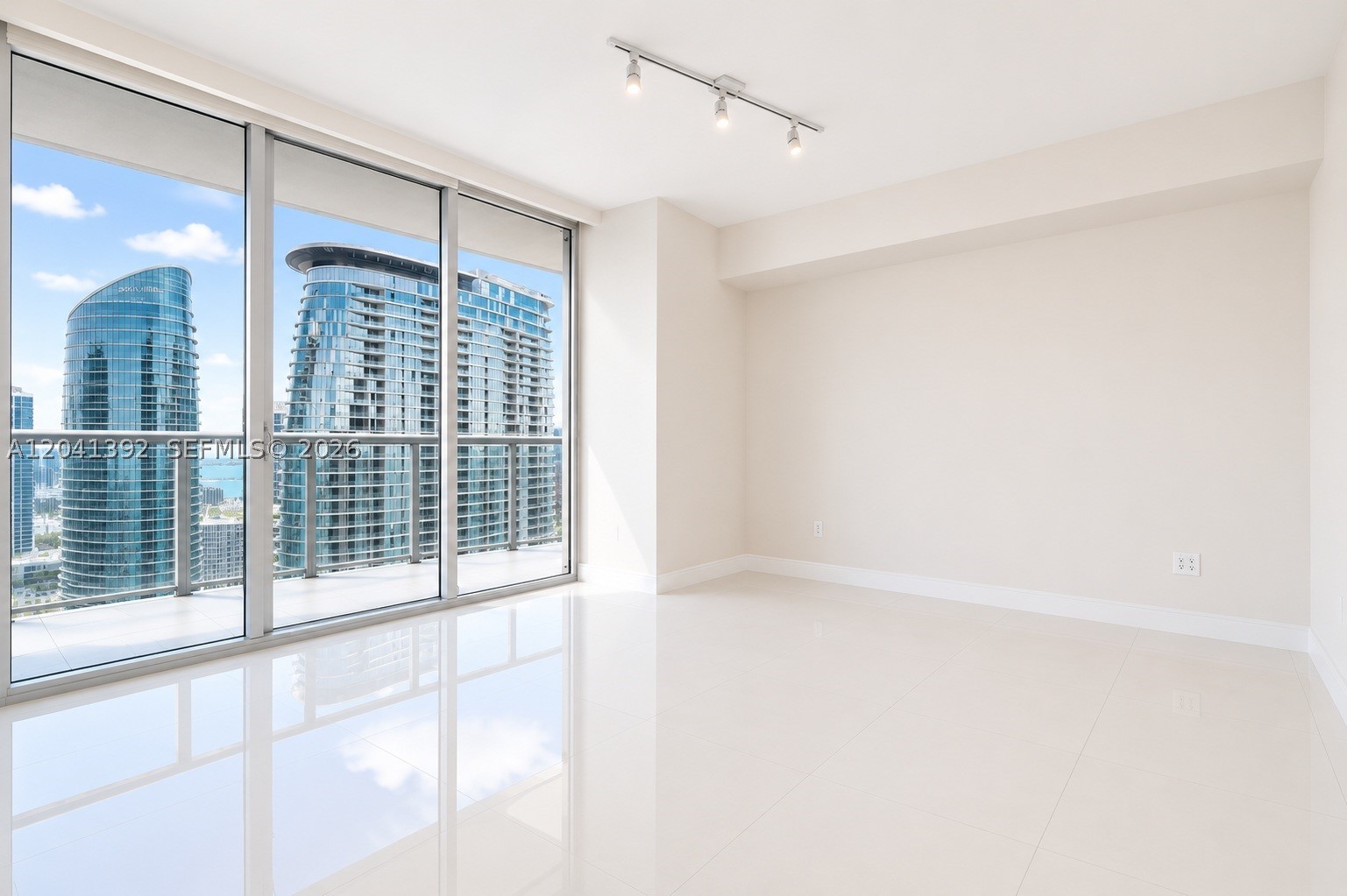 475 BRICKELL AVE #4715, Miami FL 33131