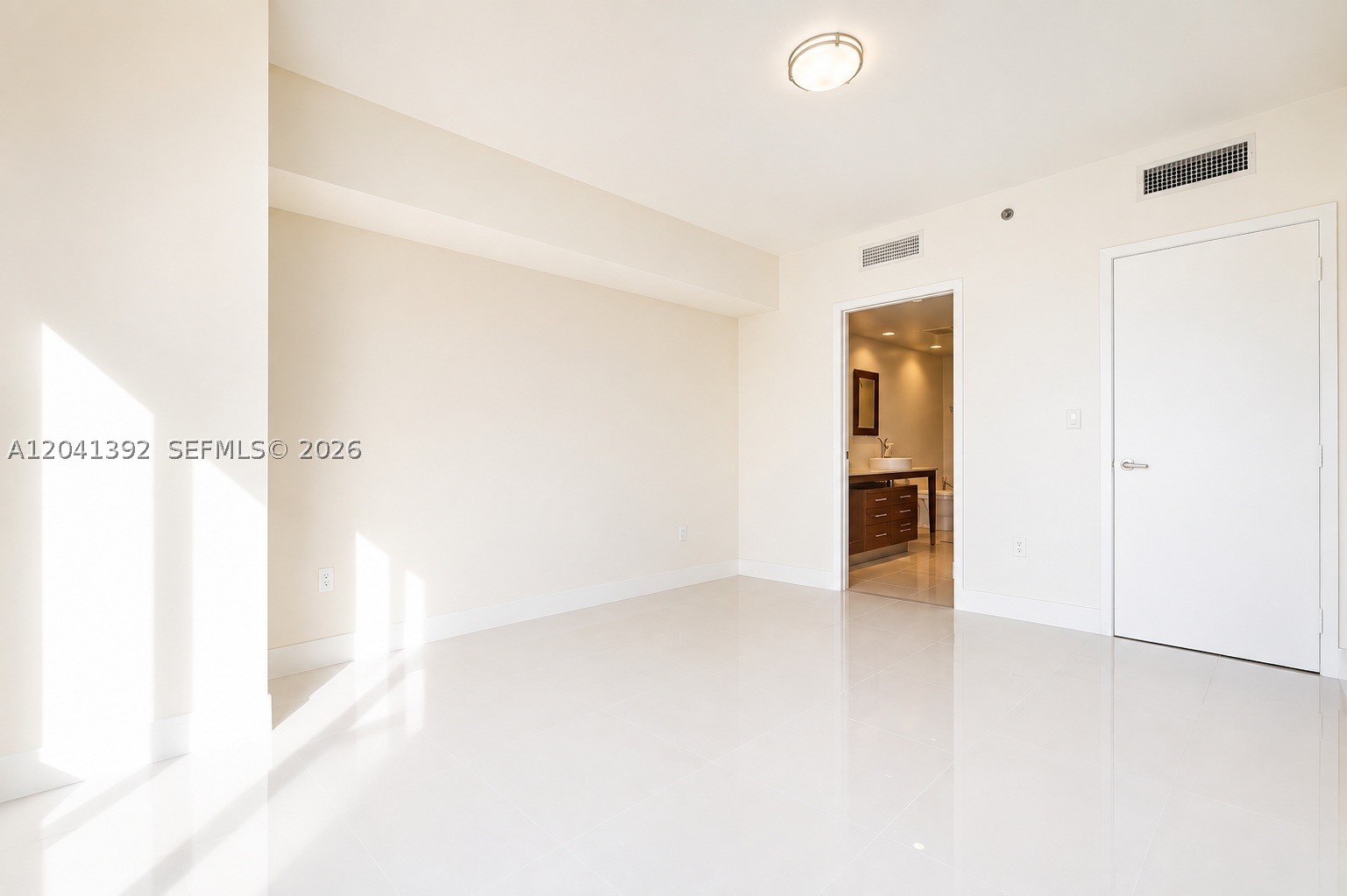 475 BRICKELL AVE #4715, Miami FL 33131