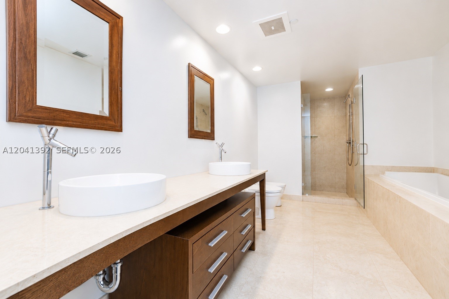 475 BRICKELL AVE #4715, Miami FL 33131