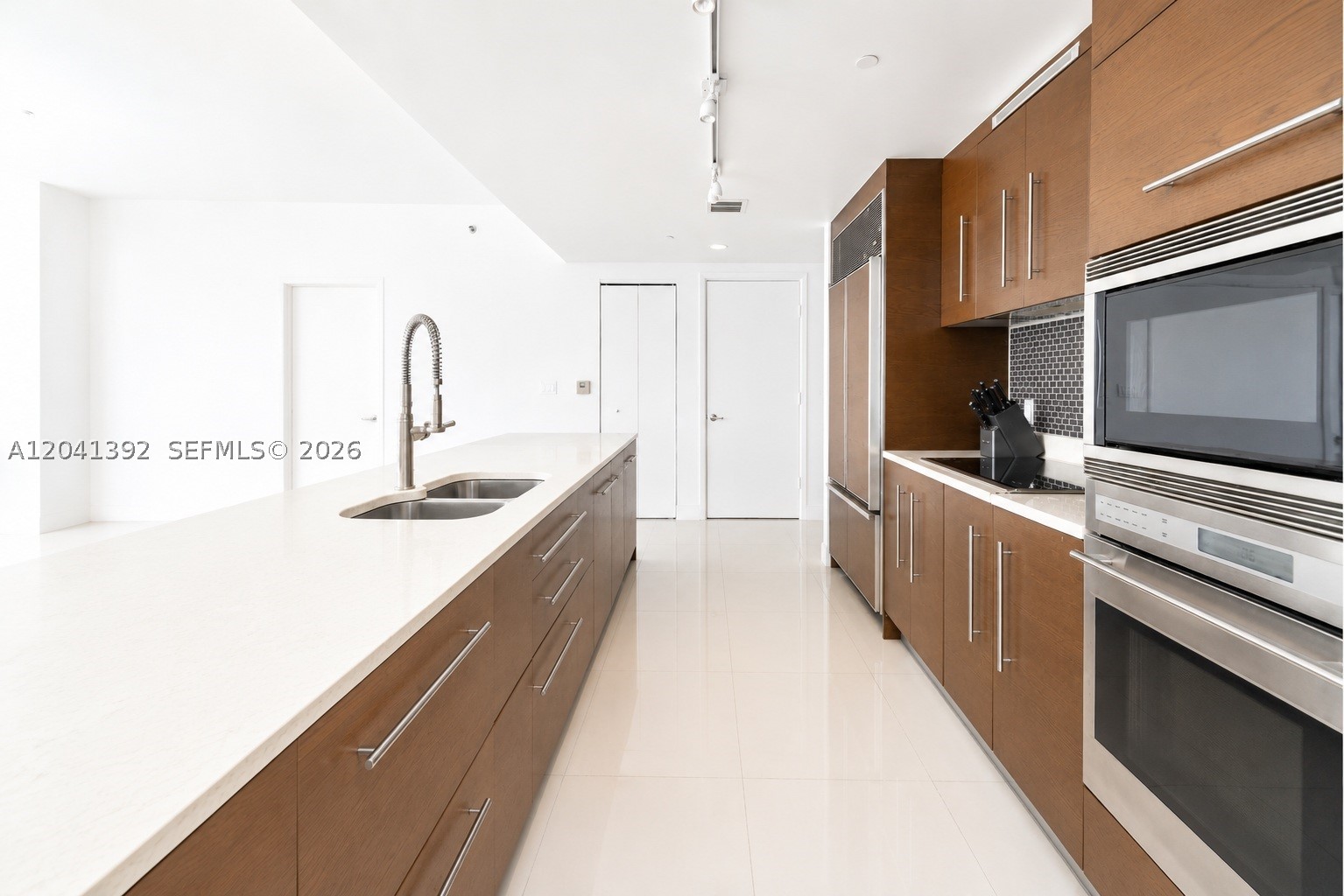 475 BRICKELL AVE #4715, Miami FL 33131
