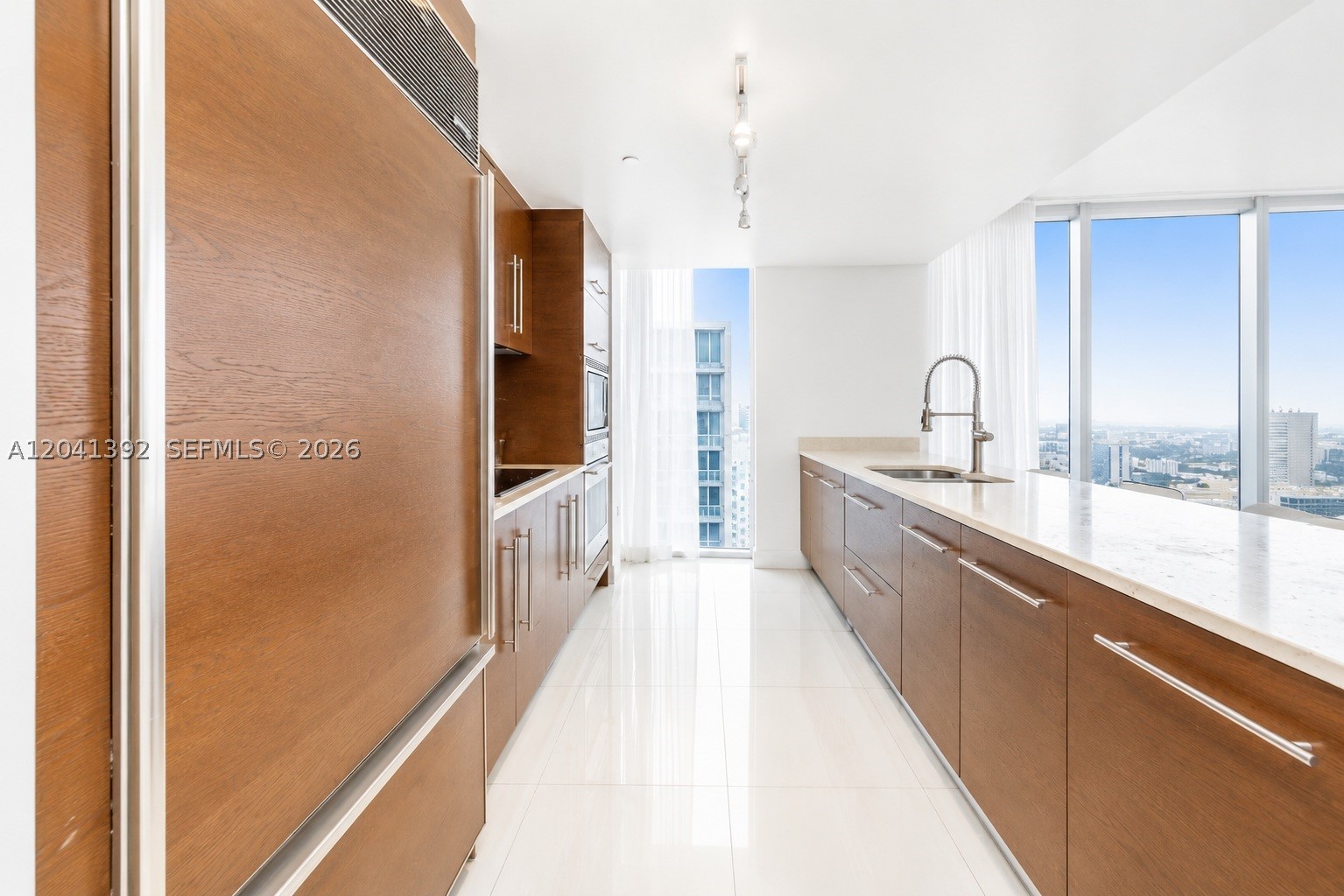475 BRICKELL AVE #4715, Miami FL 33131