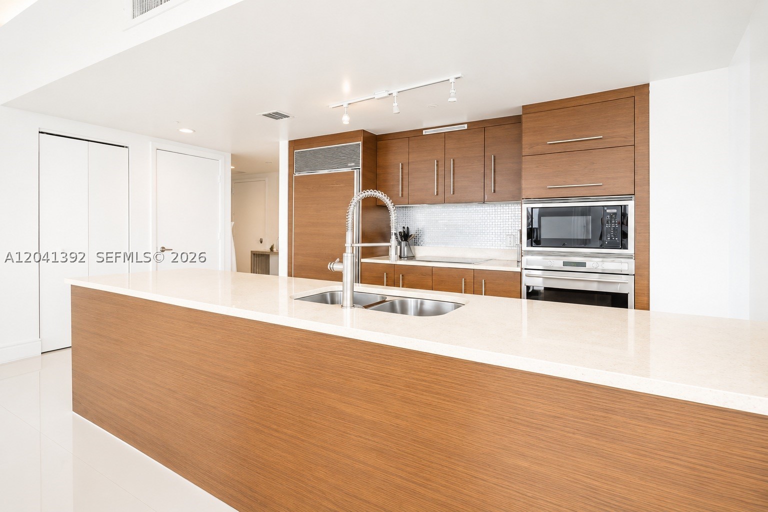 475 BRICKELL AVE #4715, Miami FL 33131