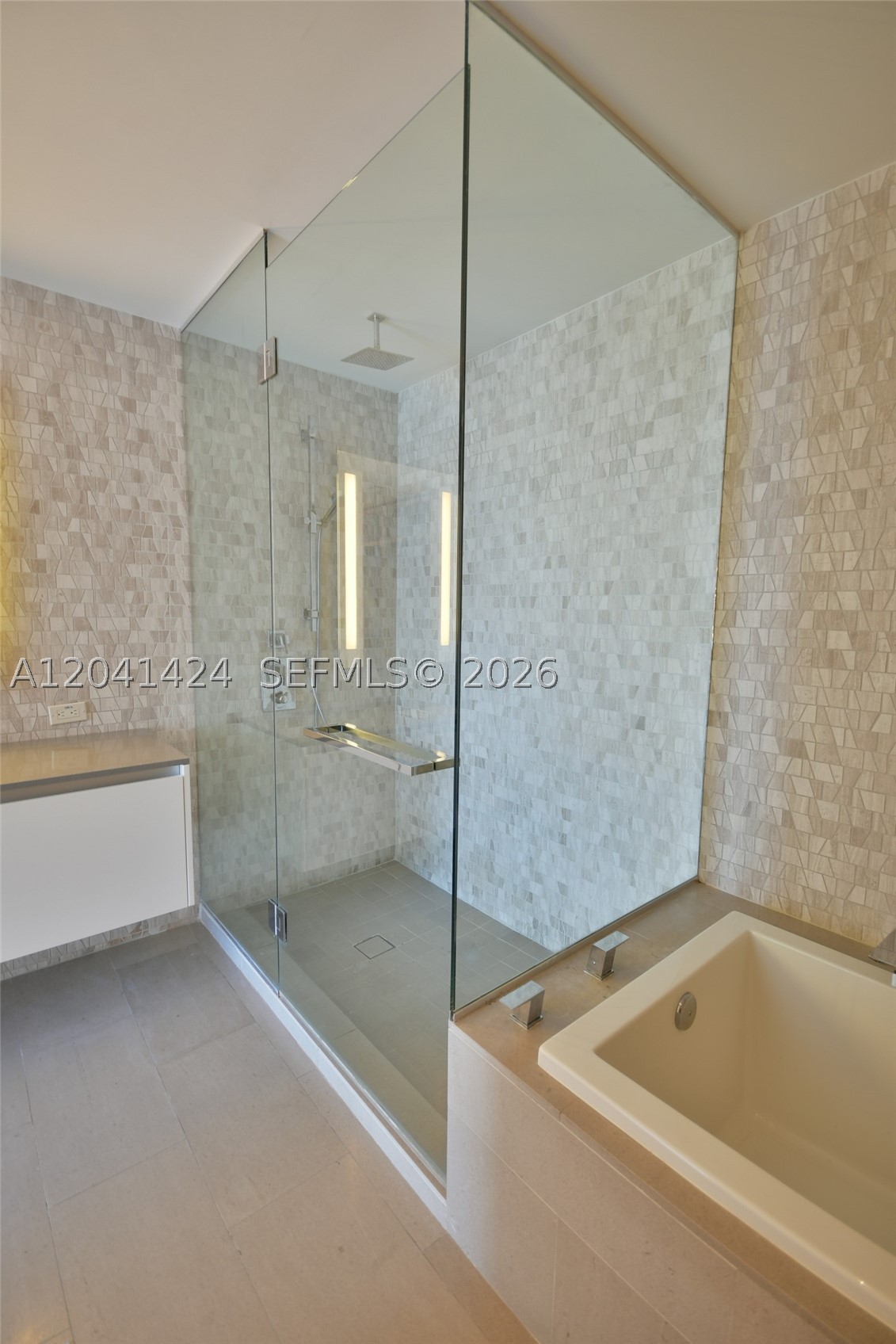88 SW 7th St #3309, Miami FL 33130