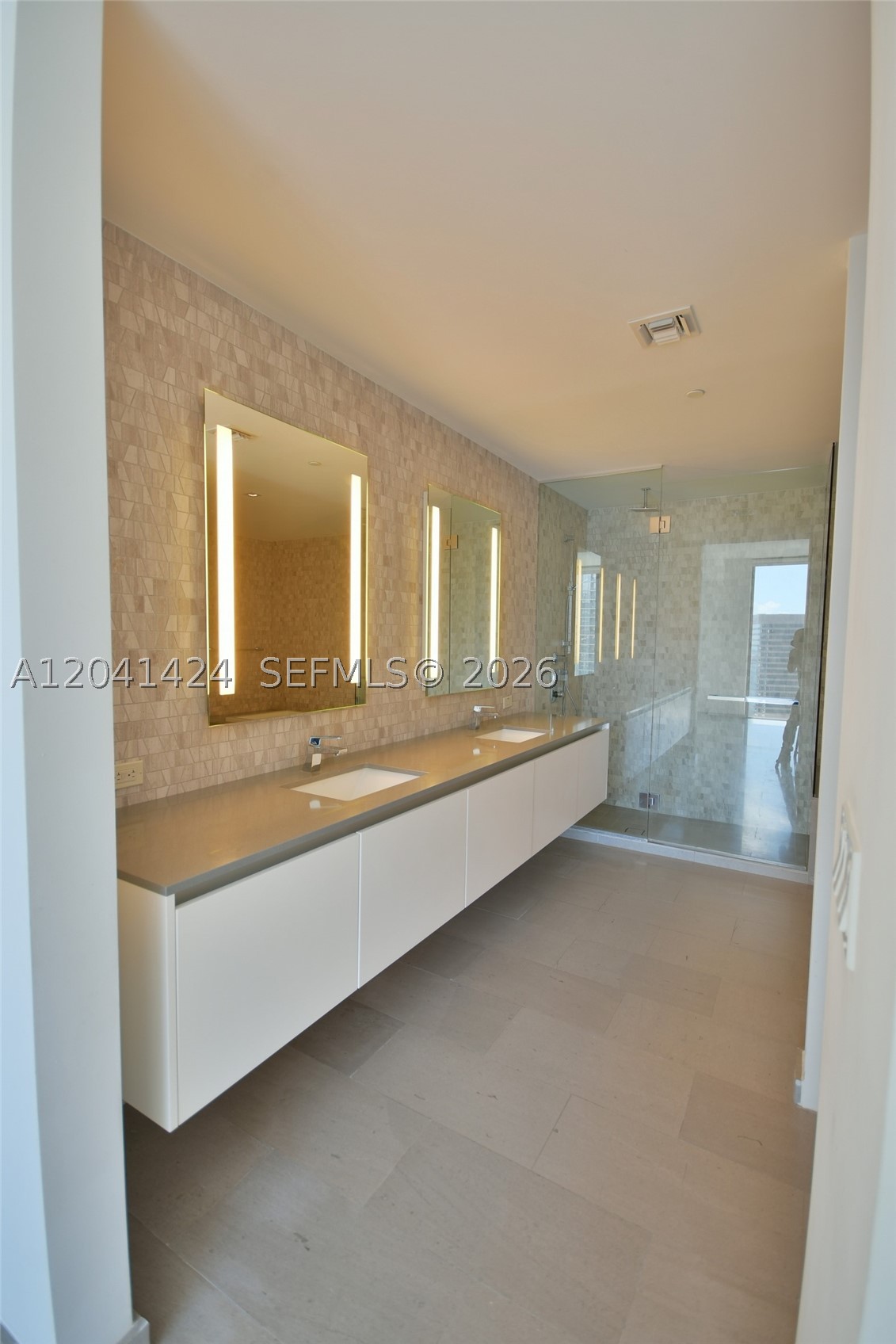 88 SW 7th St #3309, Miami FL 33130