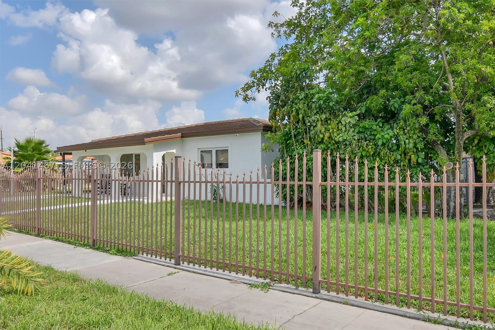 241 W 48th St, Hialeah FL 33012
