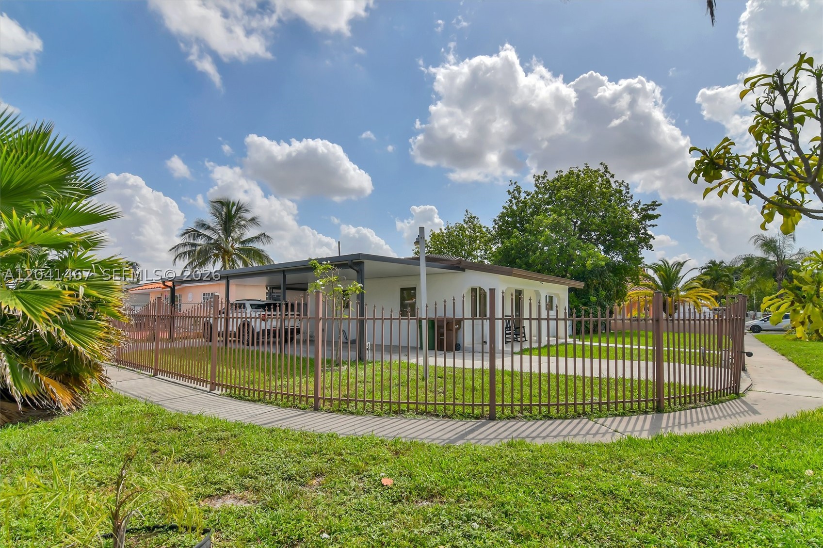 241 W 48th St, Hialeah FL 33012