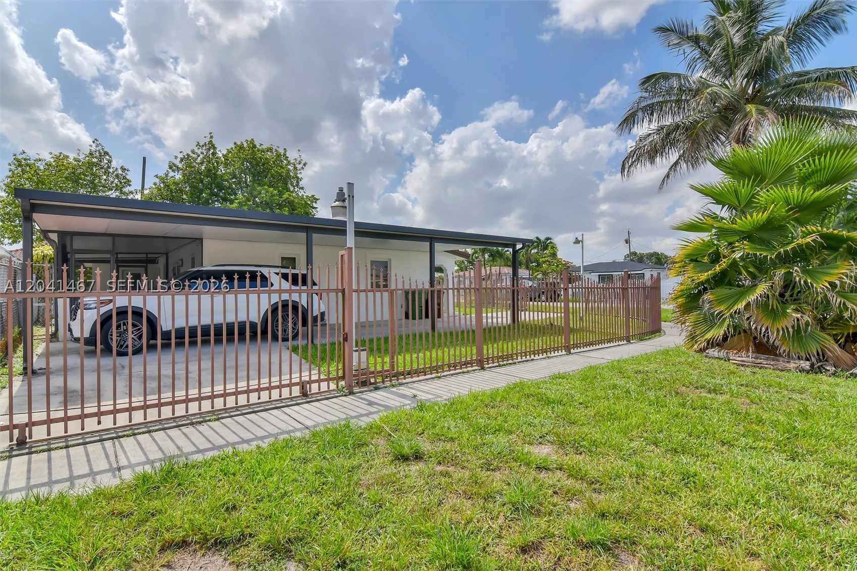 241 W 48th St, Hialeah FL 33012