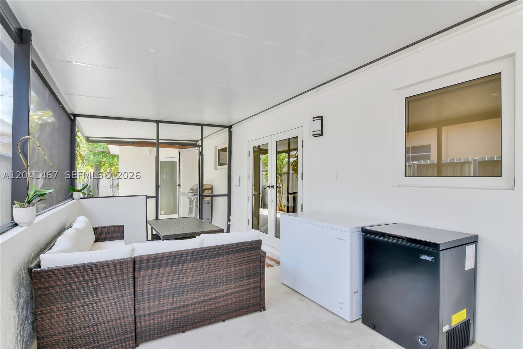 241 W 48th St, Hialeah FL 33012