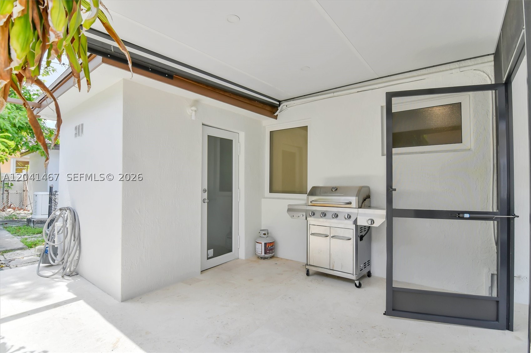 241 W 48th St, Hialeah FL 33012