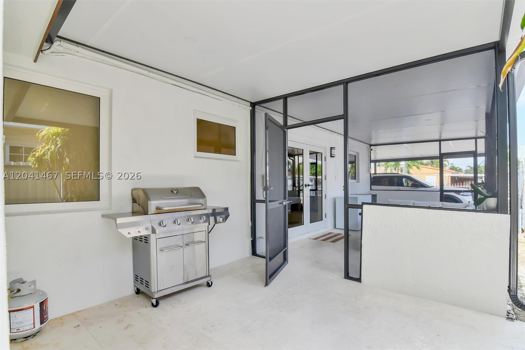 241 W 48th St, Hialeah FL 33012