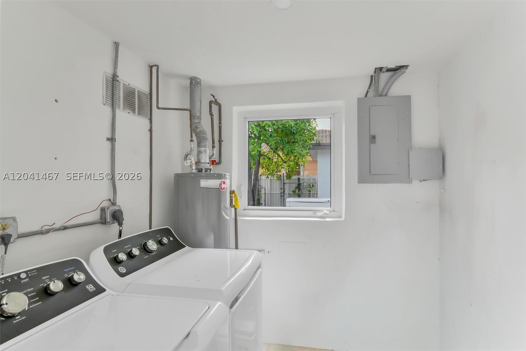 241 W 48th St, Hialeah FL 33012