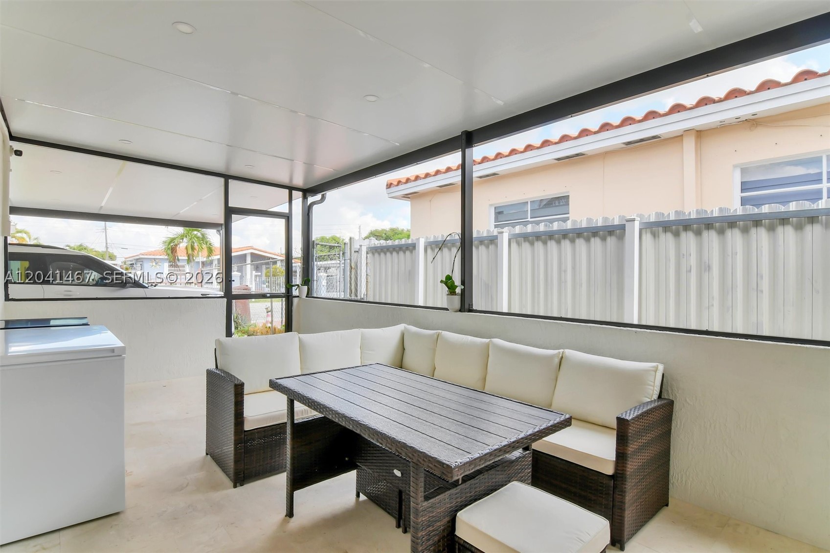 241 W 48th St, Hialeah FL 33012