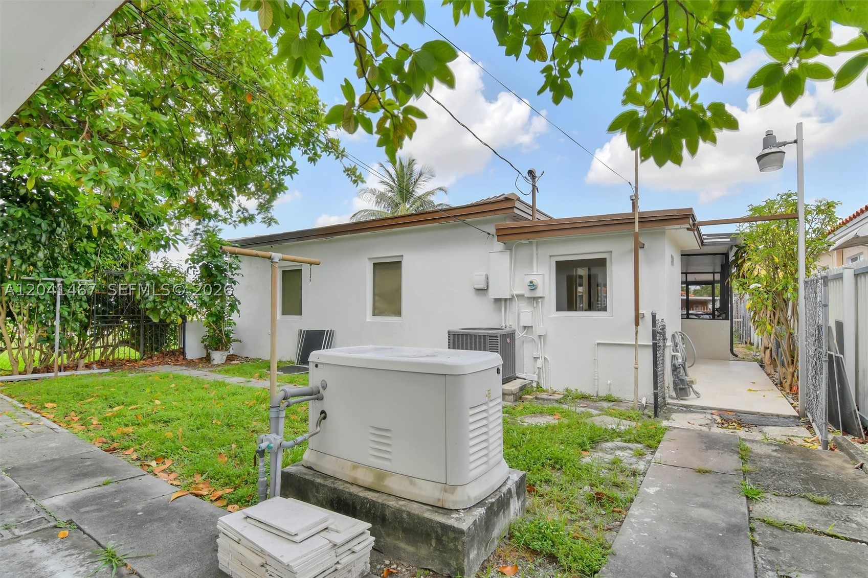 241 W 48th St, Hialeah FL 33012