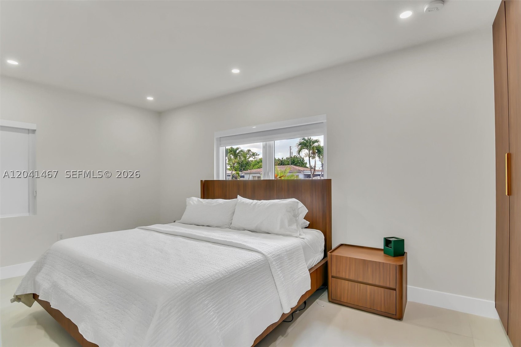 241 W 48th St, Hialeah FL 33012