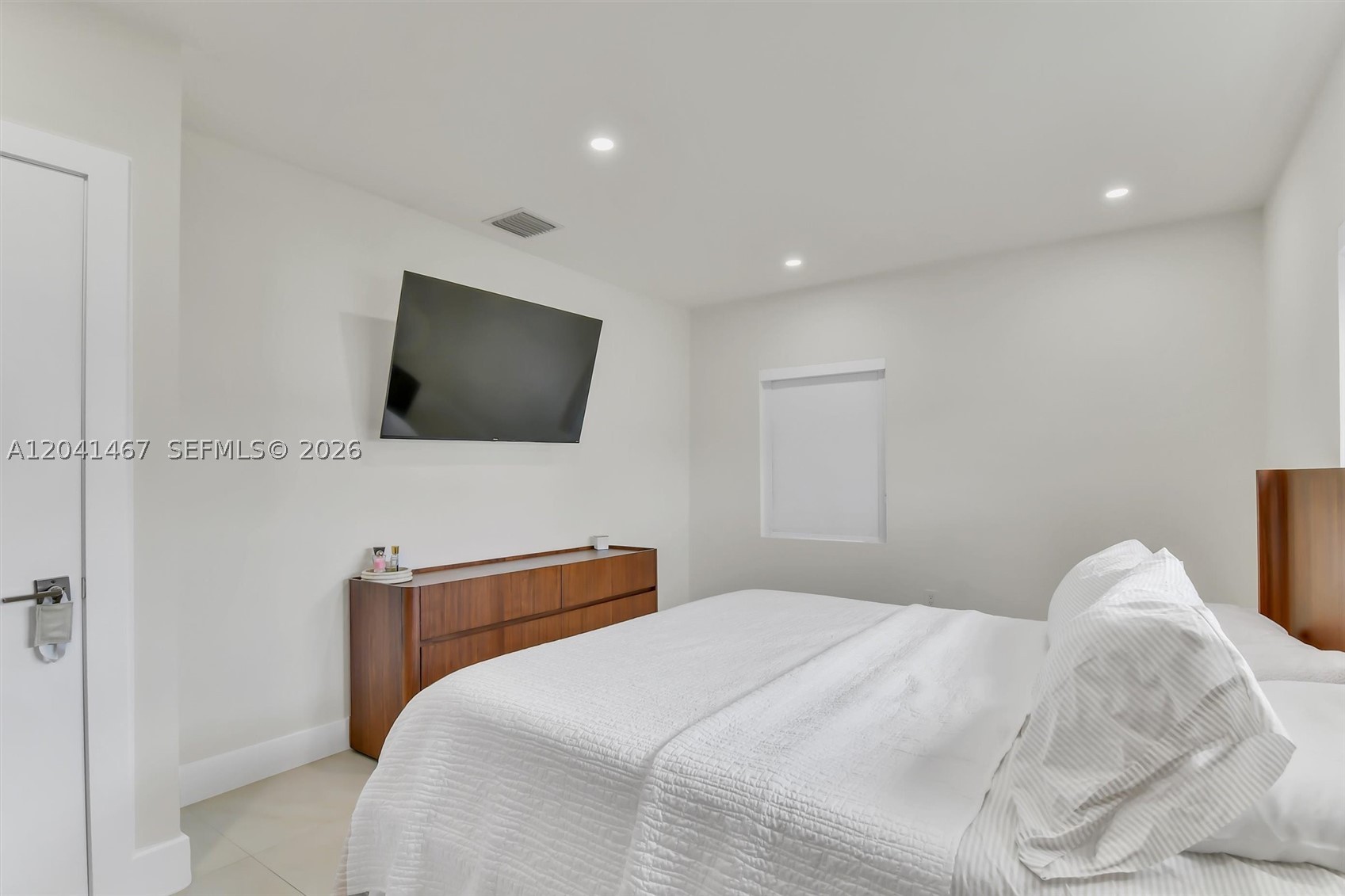 241 W 48th St, Hialeah FL 33012