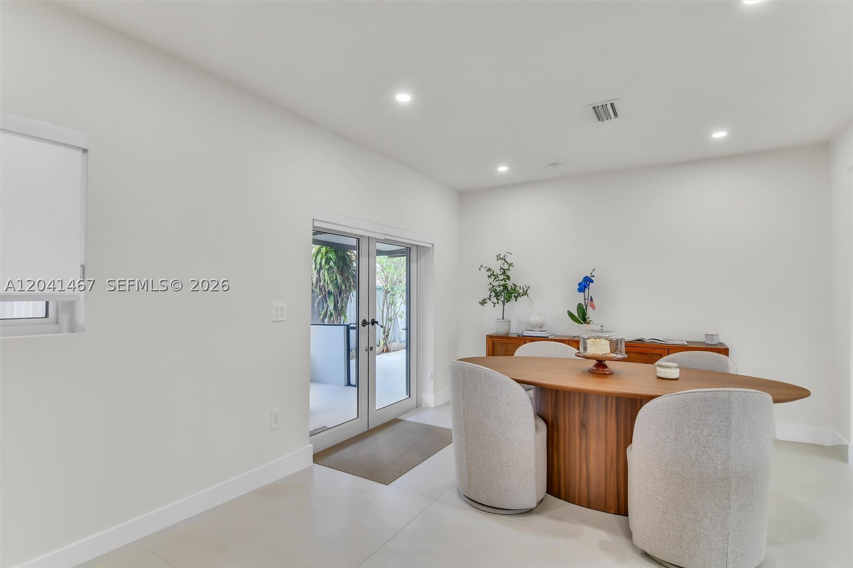 241 W 48th St, Hialeah FL 33012