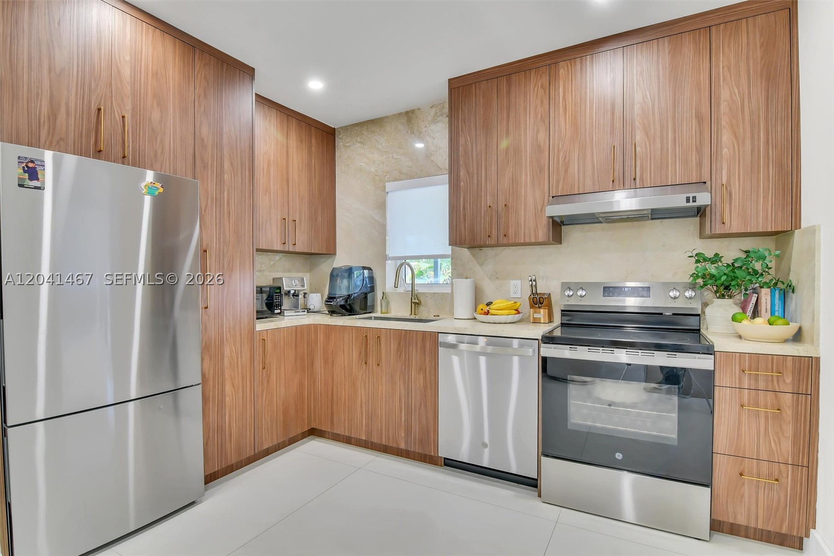 241 W 48th St, Hialeah FL 33012