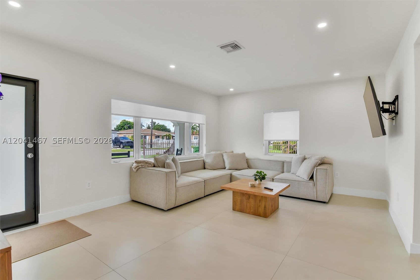 241 W 48th St, Hialeah FL 33012