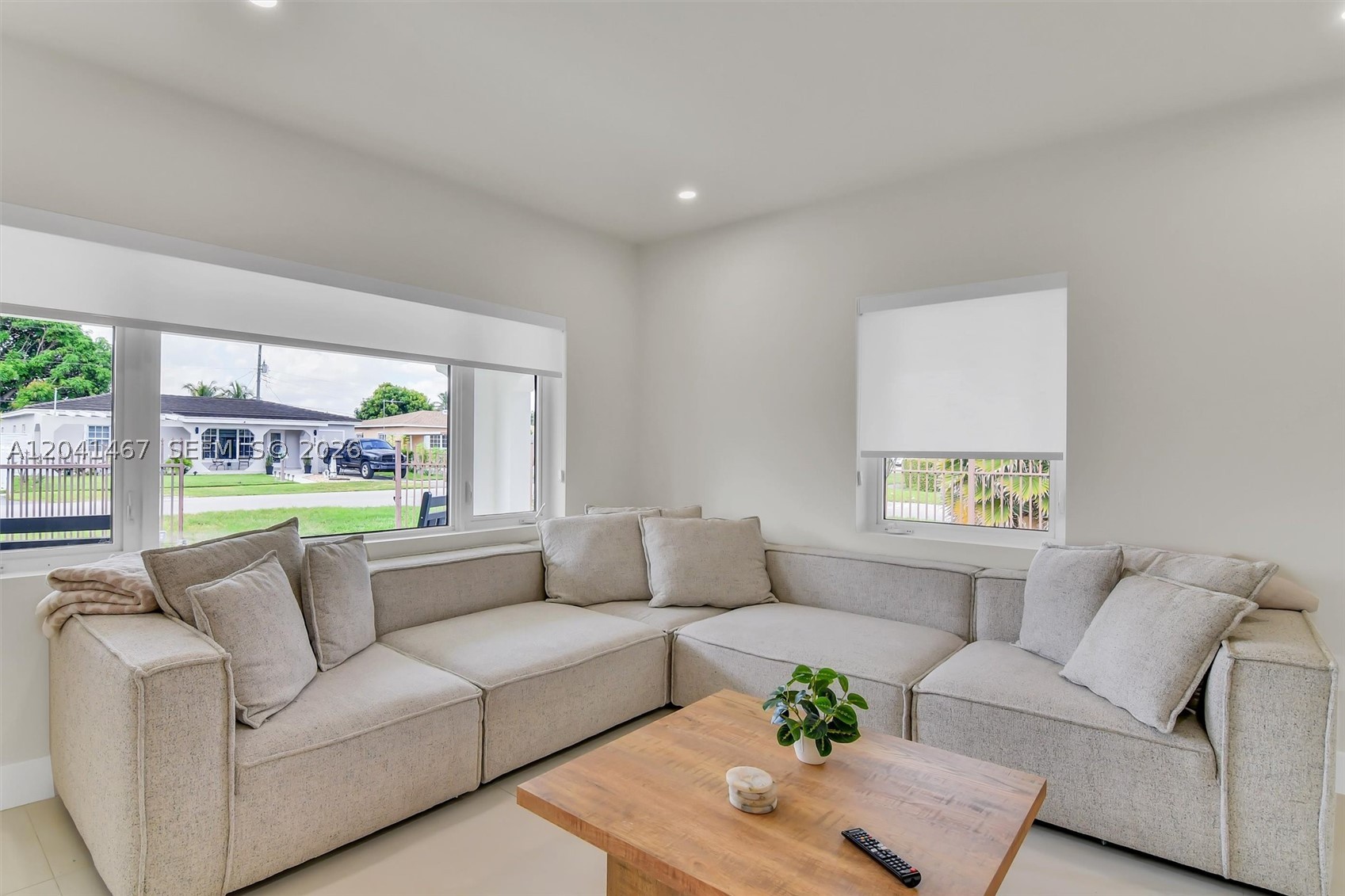 241 W 48th St, Hialeah FL 33012