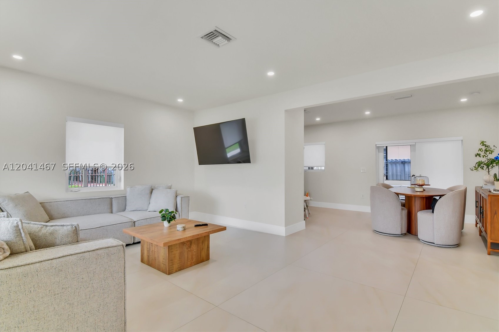 241 W 48th St, Hialeah FL 33012