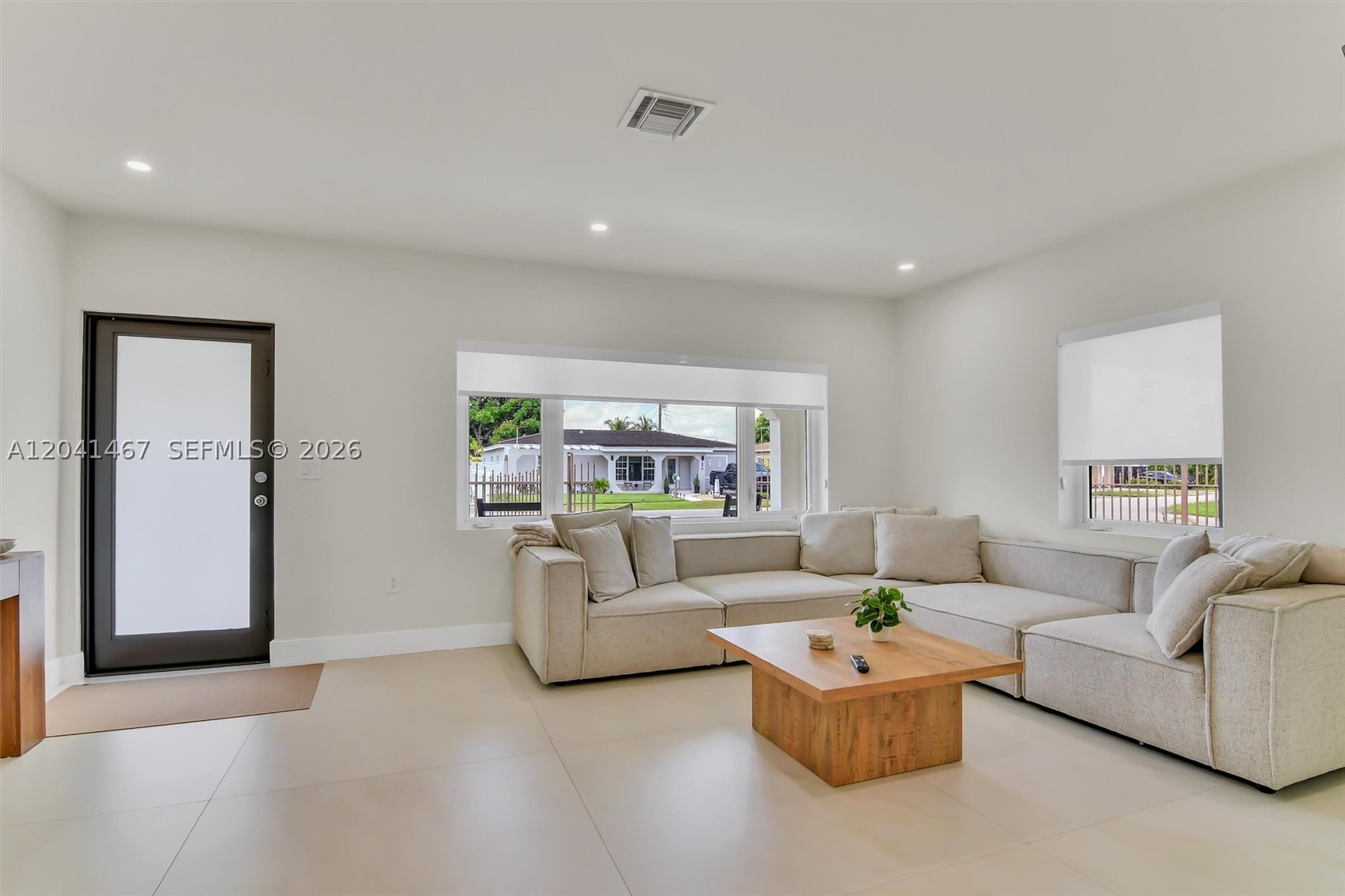 241 W 48th St, Hialeah FL 33012