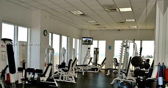 6365 Collins Ave #1707, Miami Beach FL 33141