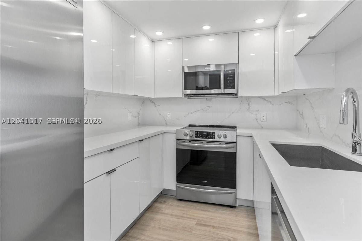 185 SE 14th Ter #2307, Miami FL 33131