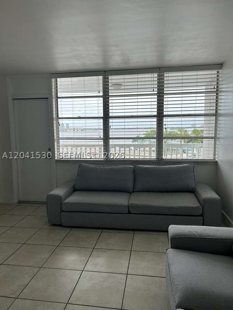 2016 Bay Dr #602, Miami Beach FL 33141
