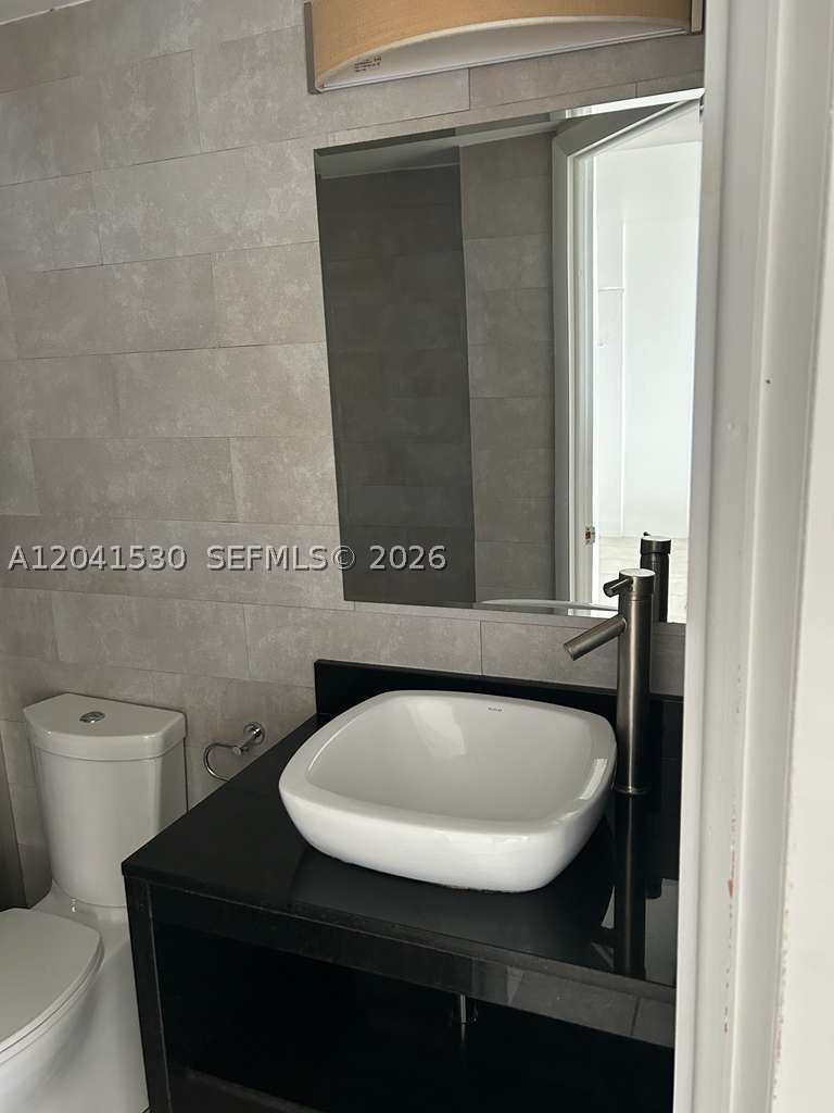 2016 Bay Dr #602, Miami Beach FL 33141