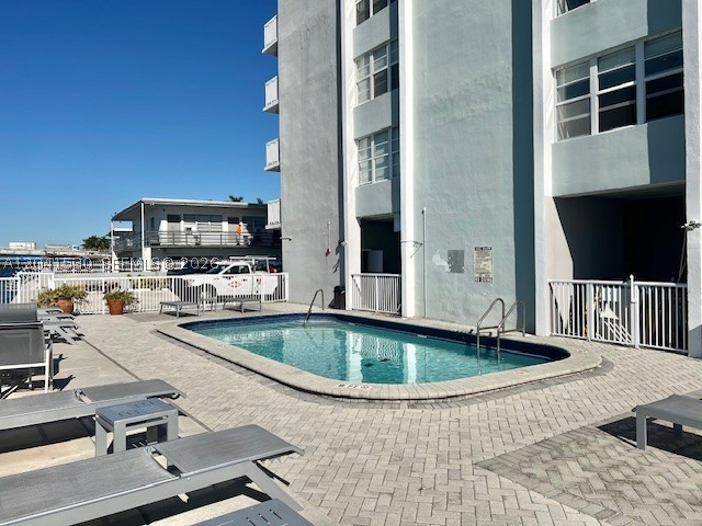 2016 Bay Dr #602, Miami Beach FL 33141