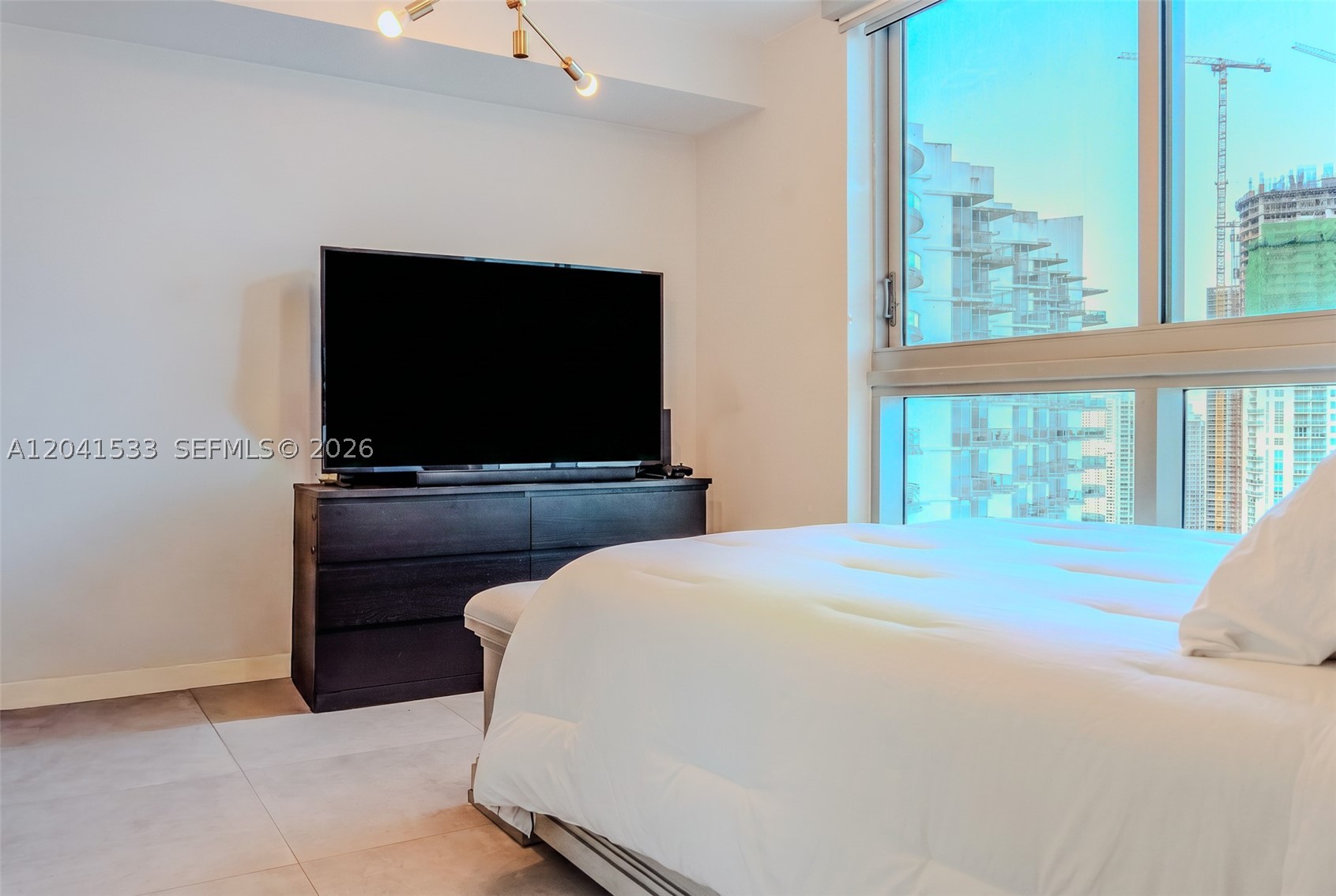 90 SW 3rd St #3703, Miami FL 33130