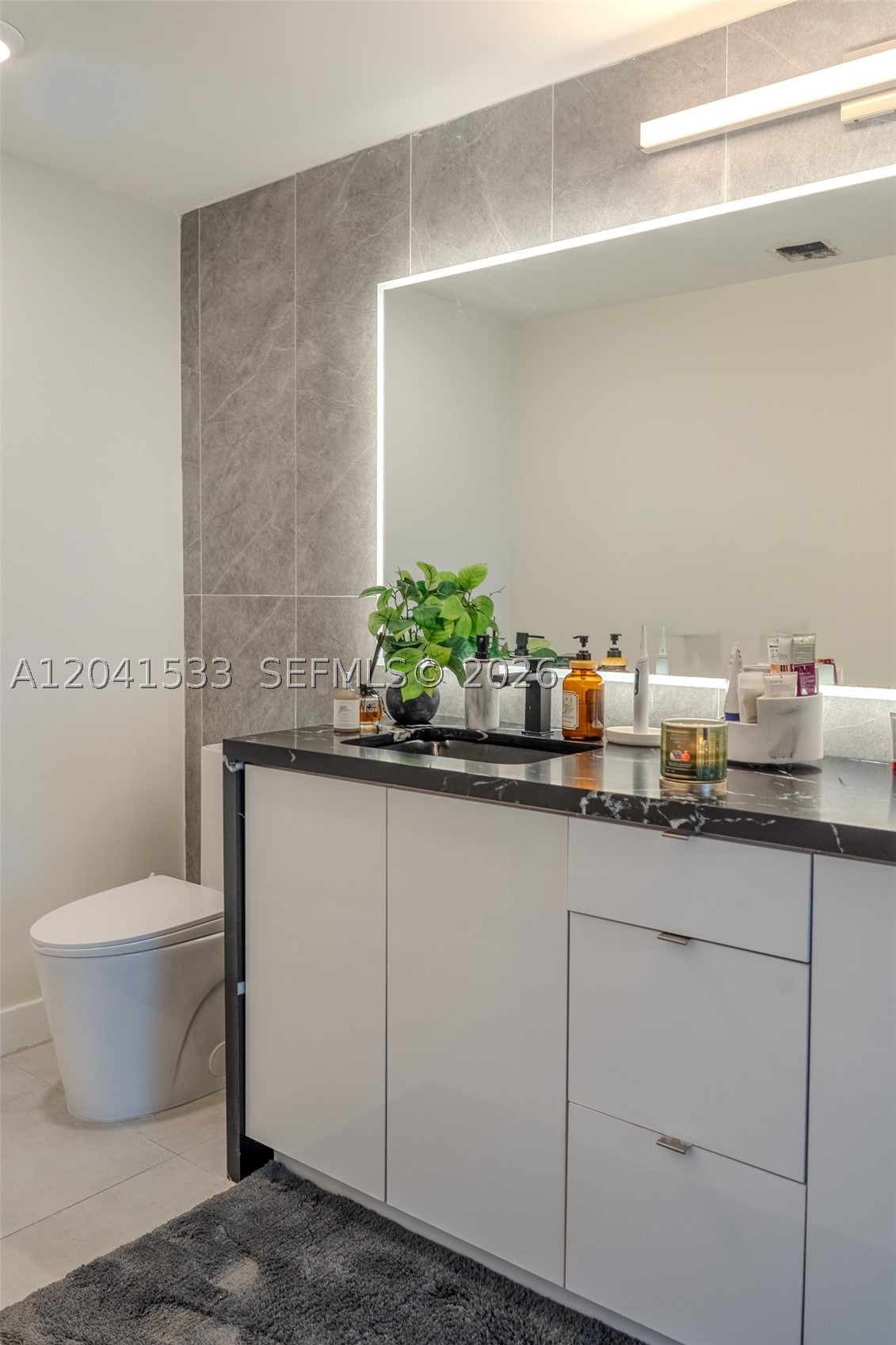 90 SW 3rd St #3703, Miami FL 33130