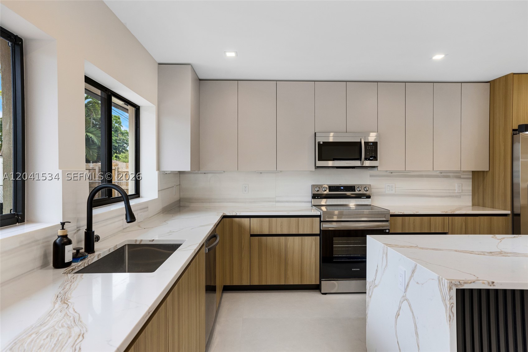 5718 NE 15th Ave, Fort Lauderdale FL 33334