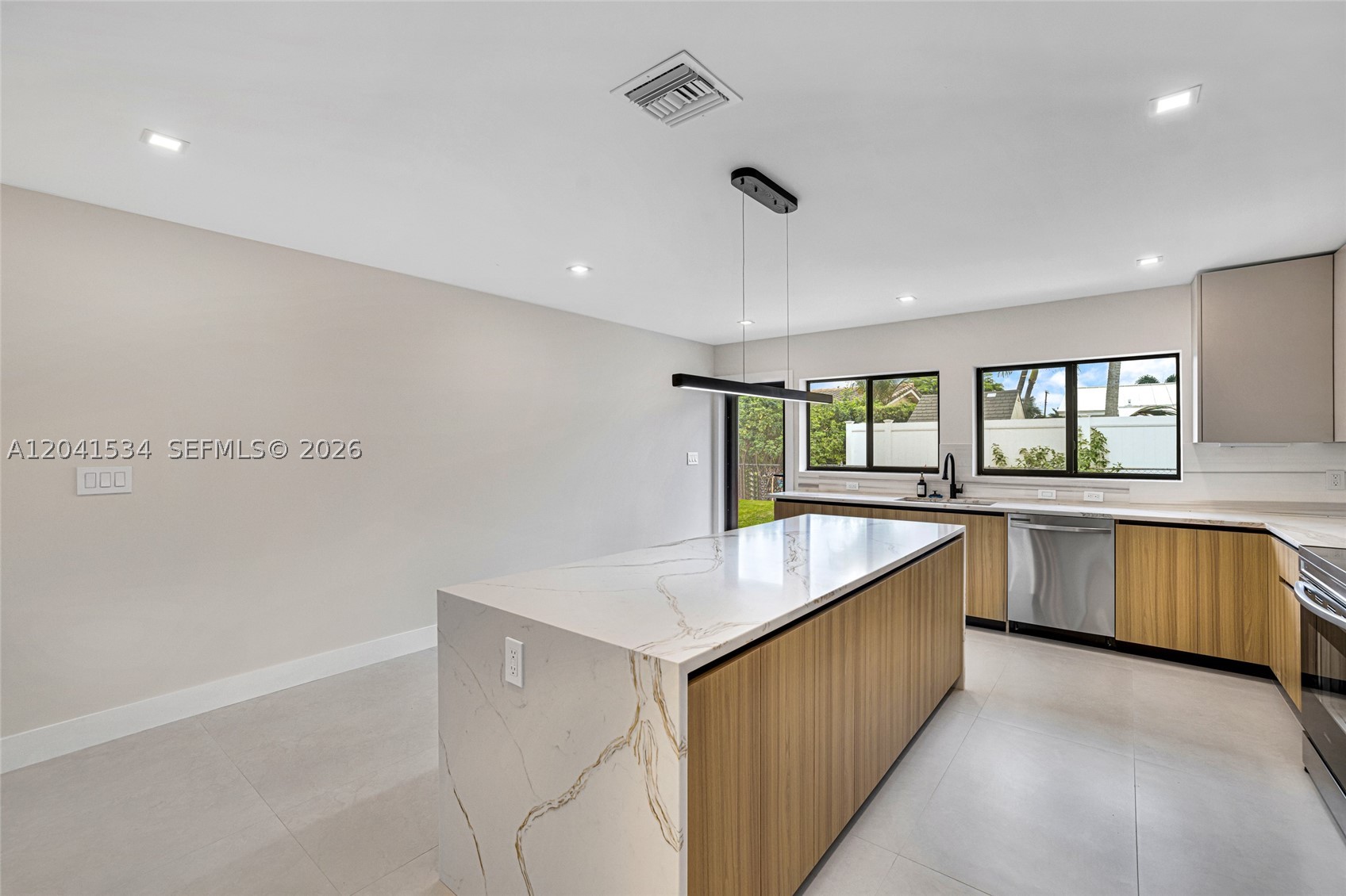 5718 NE 15th Ave, Fort Lauderdale FL 33334