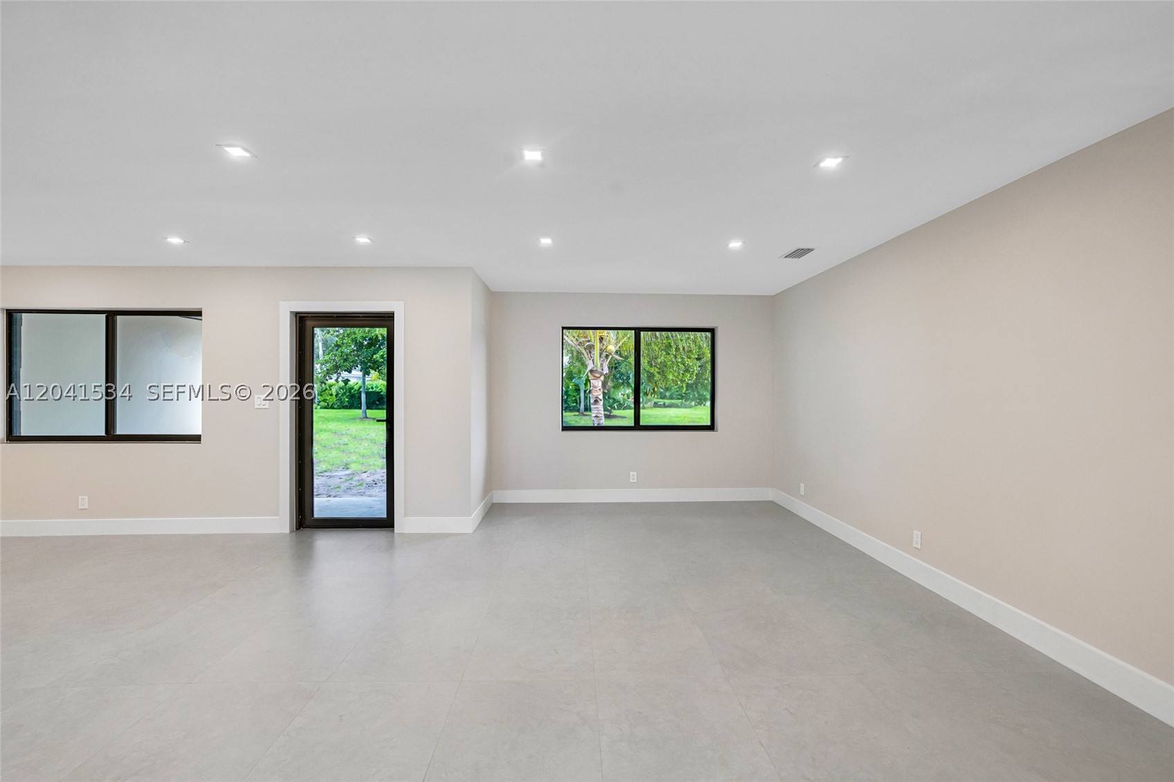 5718 NE 15th Ave, Fort Lauderdale FL 33334