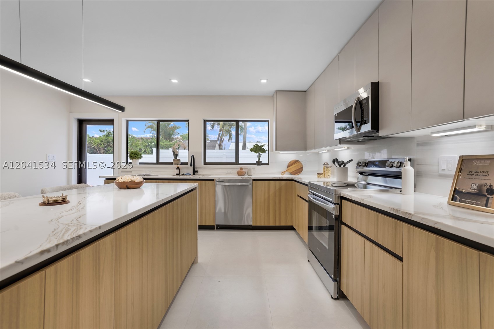 5718 NE 15th Ave, Fort Lauderdale FL 33334