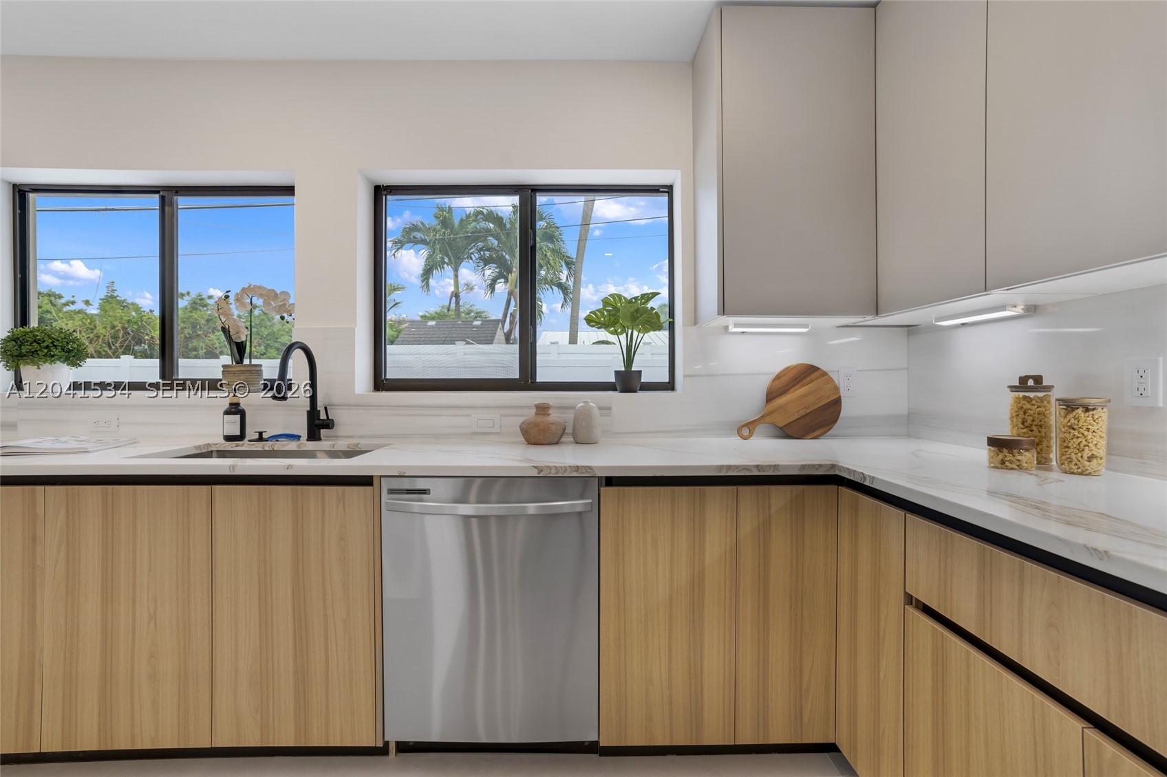 5718 NE 15th Ave, Fort Lauderdale FL 33334