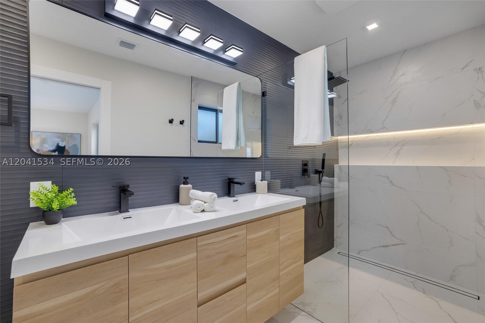 5718 NE 15th Ave, Fort Lauderdale FL 33334
