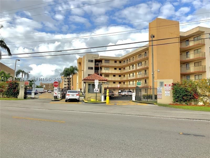 9915 W Okeechobee Rd #2-404, Hialeah Gardens FL 33016