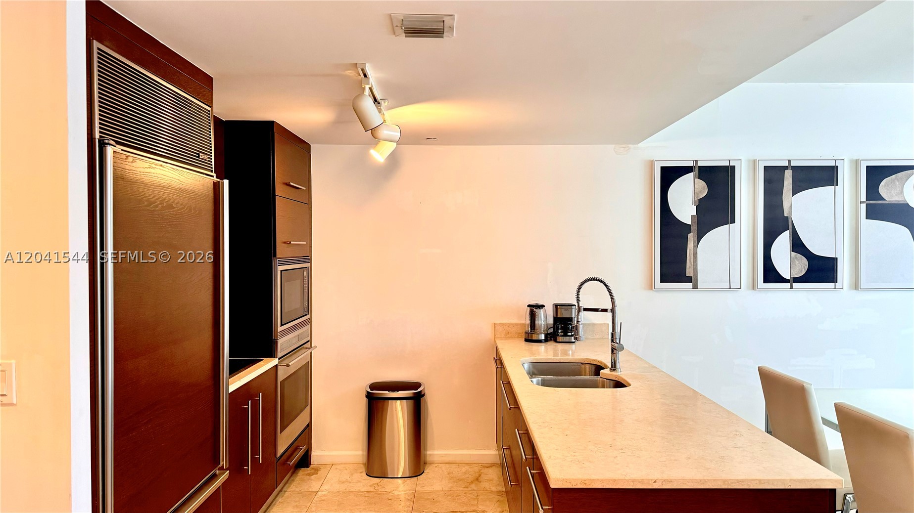 475 Brickell Ave #2512, Miami FL 33131
